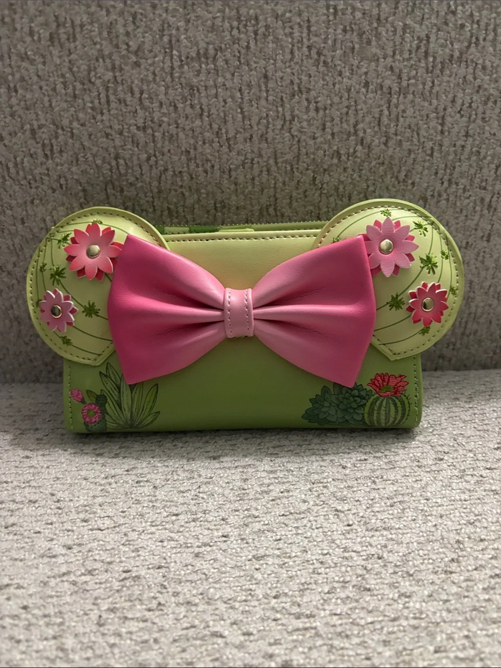 Green Floral Ear Wallet with Pink Bow - Picture 1 of 4